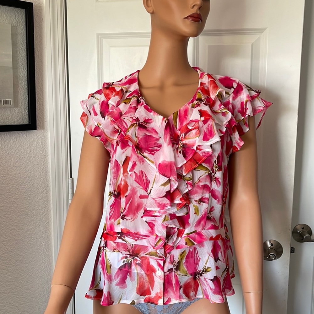 JONES NEW YORK FLORAL RUFFLED BLOUSE. Sz PL. Pink & green floral design. EUC
